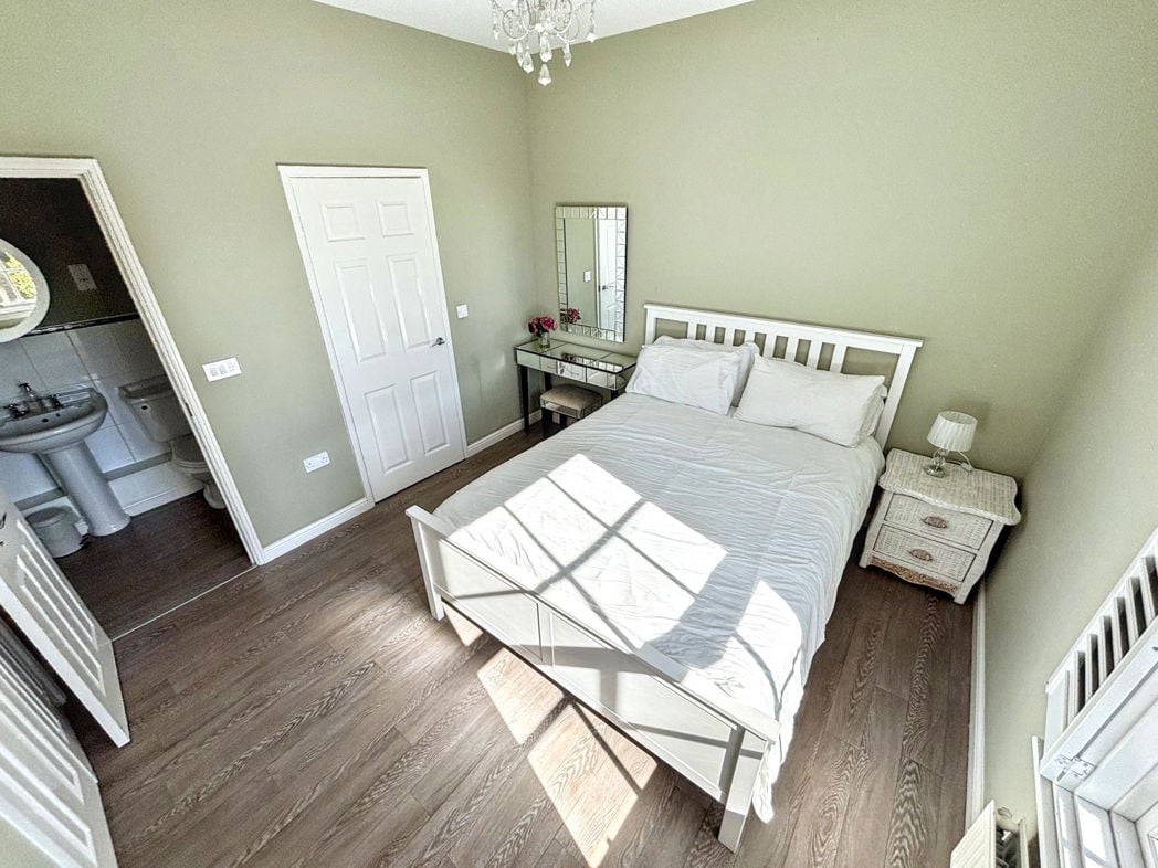 Property image 11 of 23