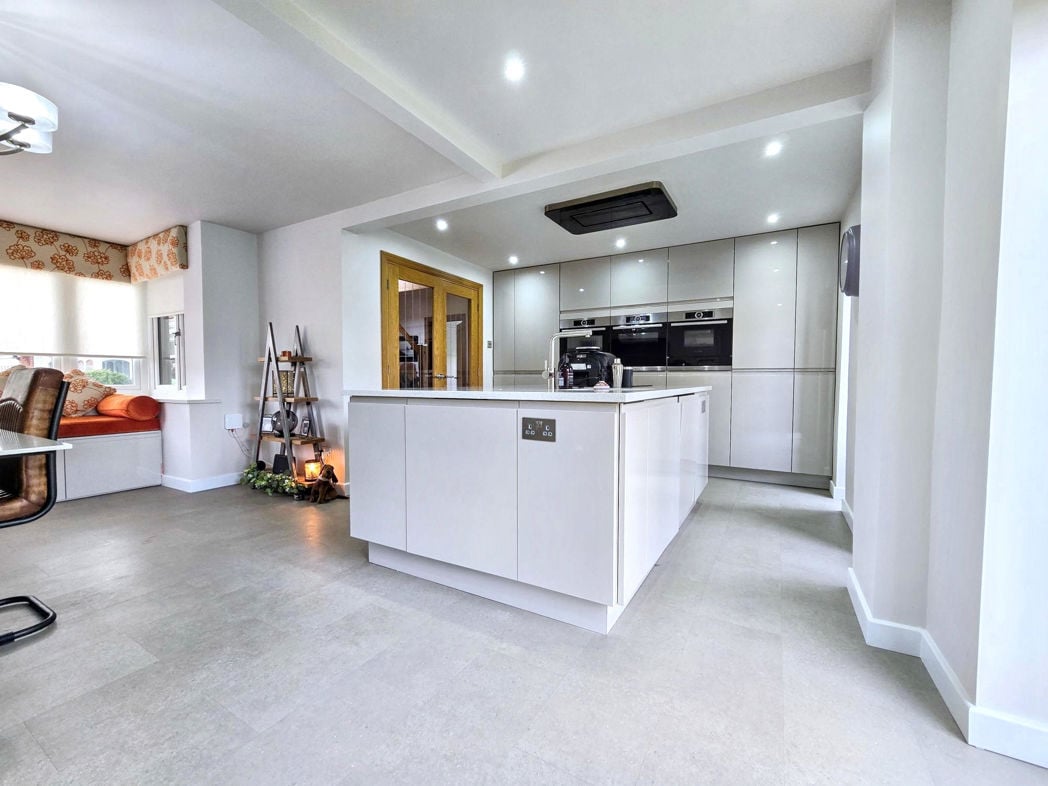 Property image 10 of 44