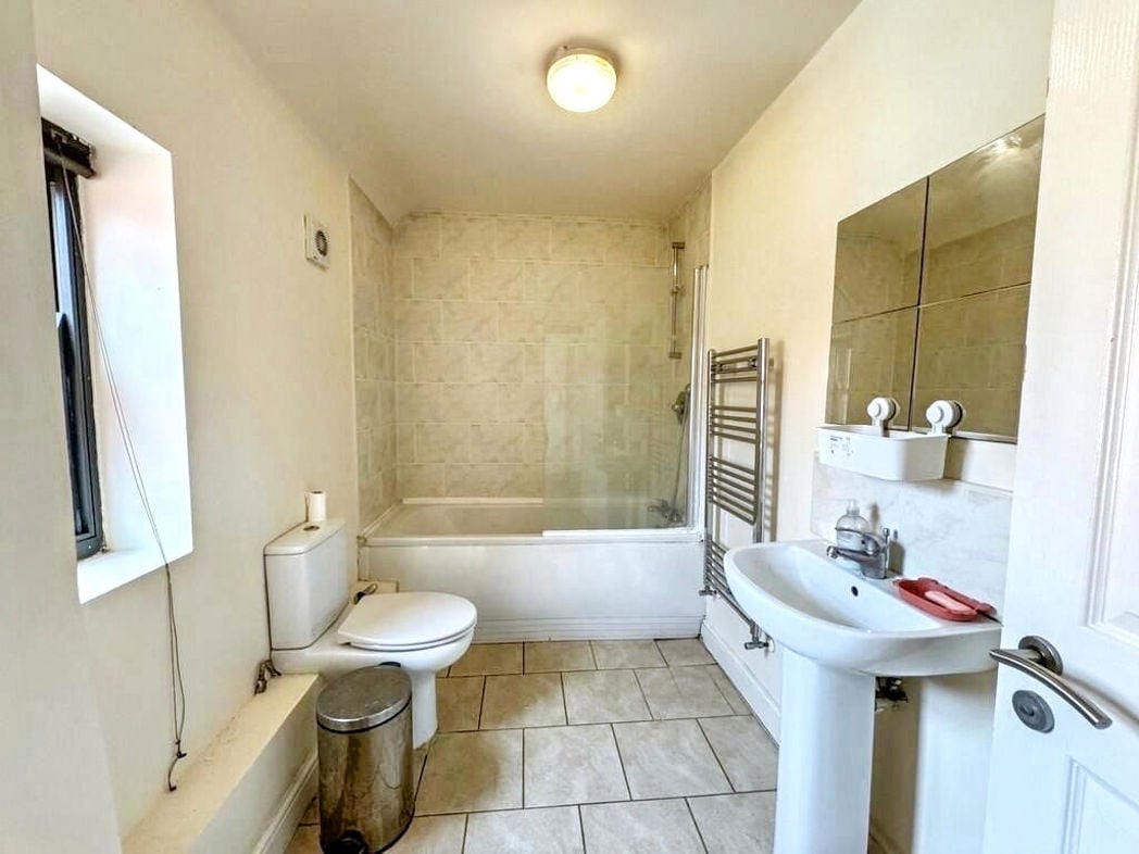 Property image 7 of 8