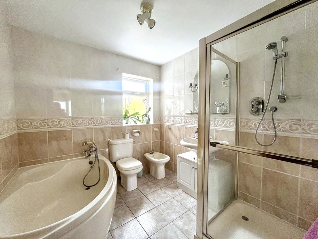Property image 8 of 16