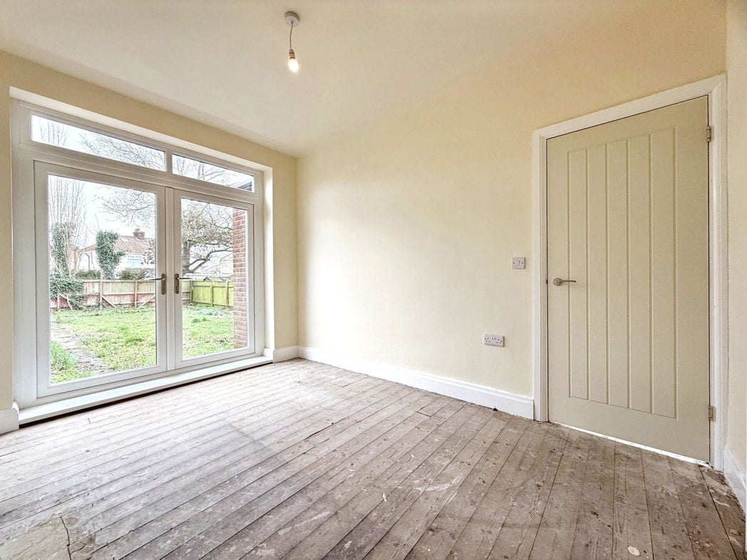 Property image 10 of 28