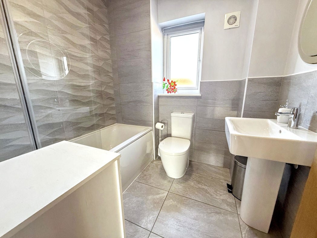 Property image 21 of 25