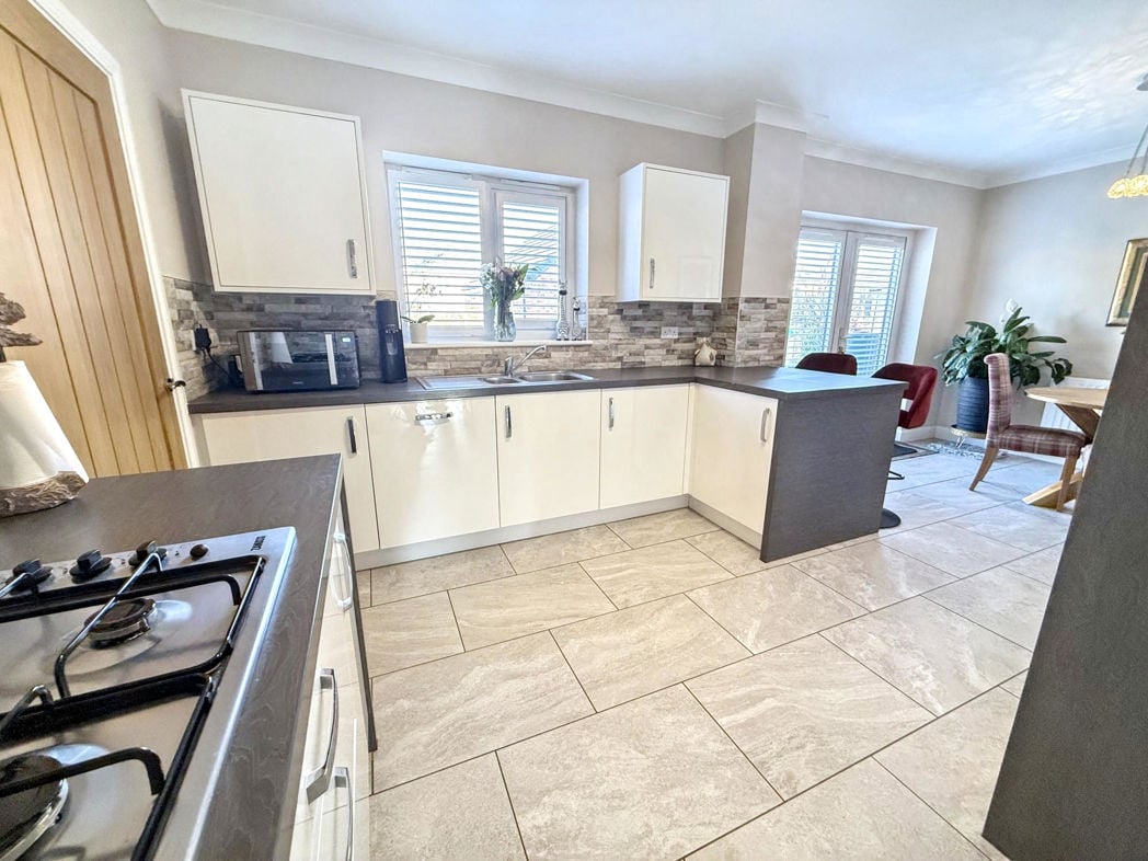 Property image 3 of 25