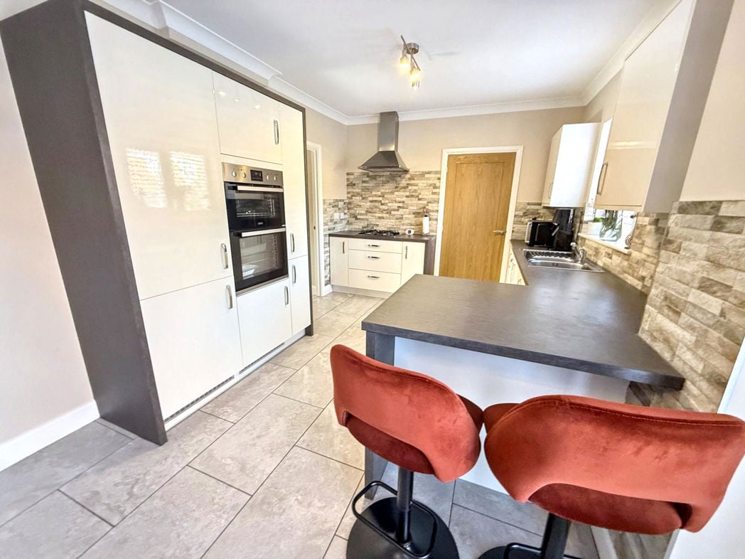 Property image 11 of 25
