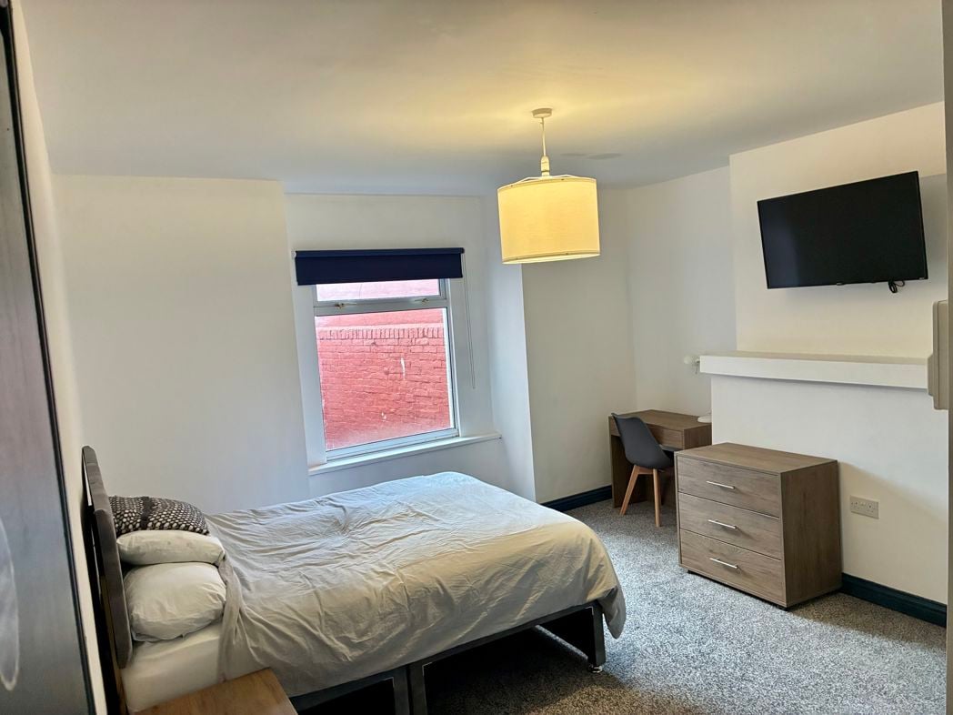 Property image 2 of 9