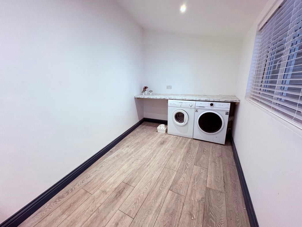 Property image 8 of 9