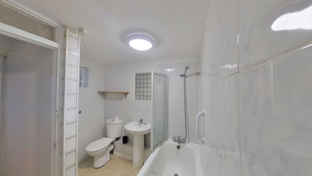 Property image 10 of 14