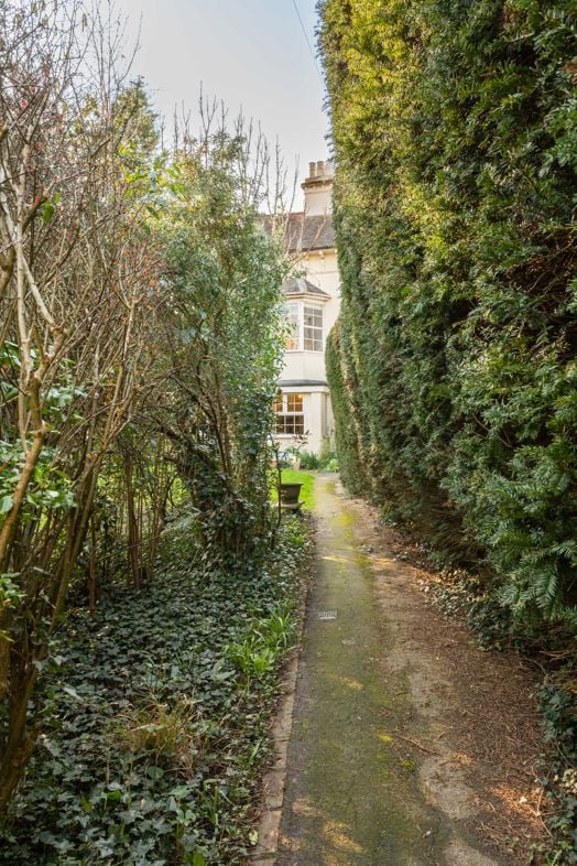 Property image 6 of 28