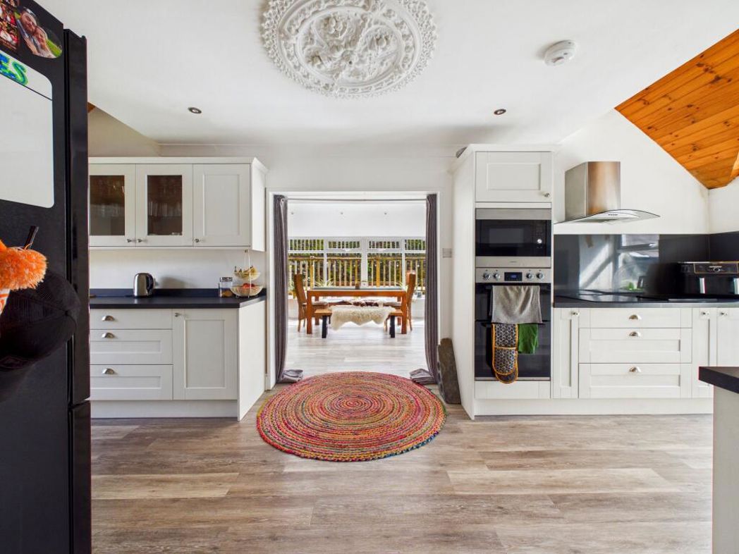 Property image 6 of 60