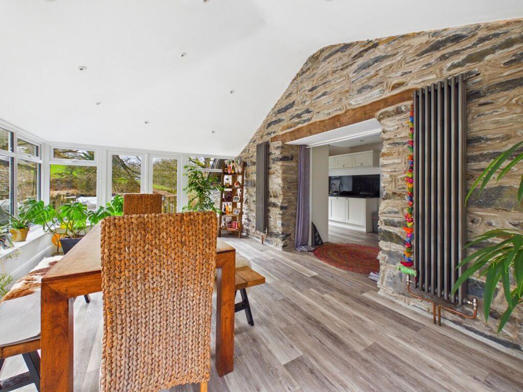 Property image 9 of 60