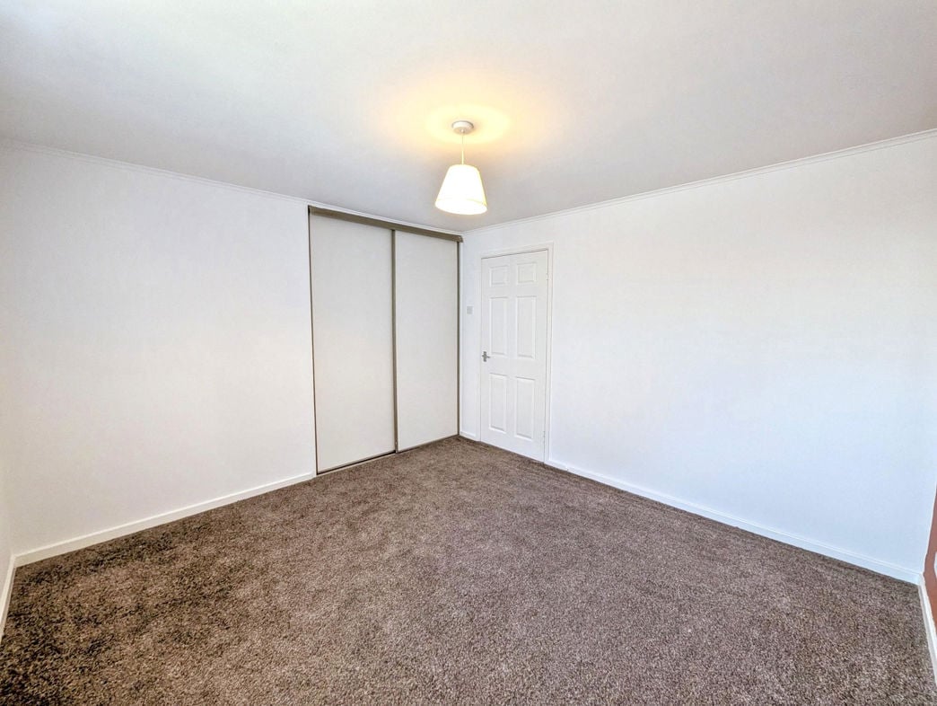 Property image 10 of 17