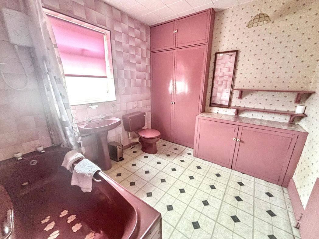 Additional Family Bathroom Image
