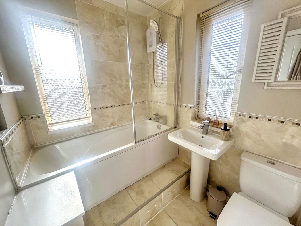 Property image 11 of 17