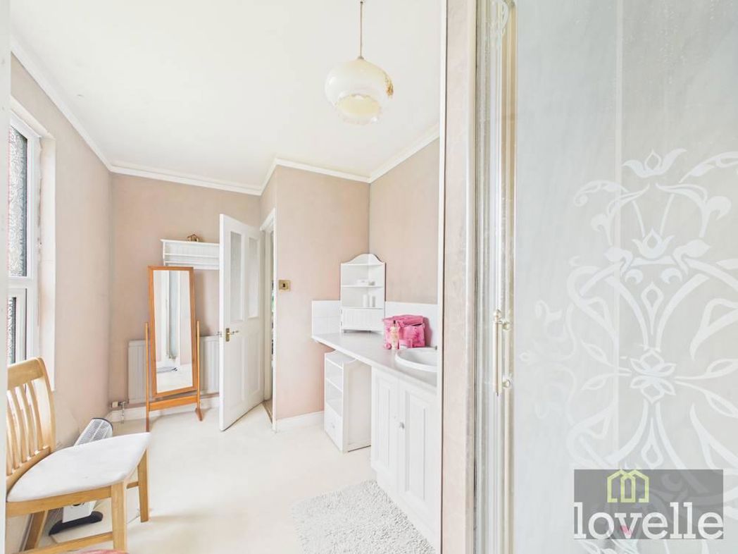 Property image 8 of 18