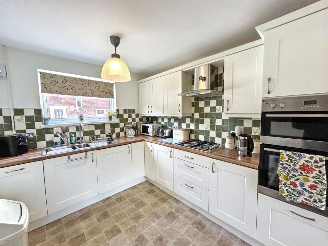 Property image 5 of 12