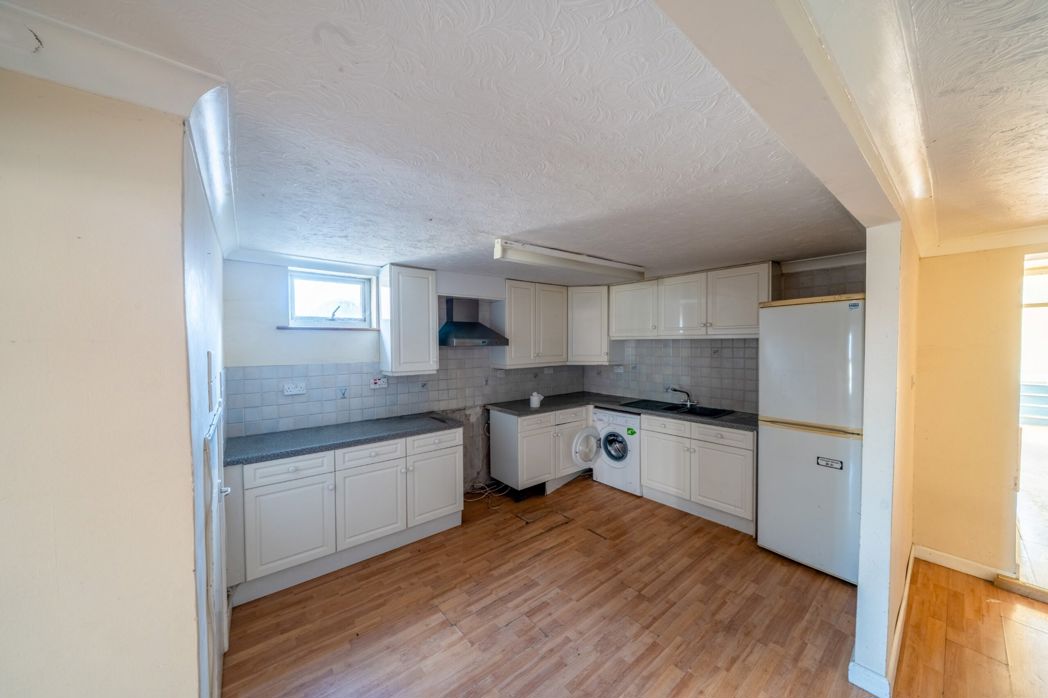 Property image 4 of 38