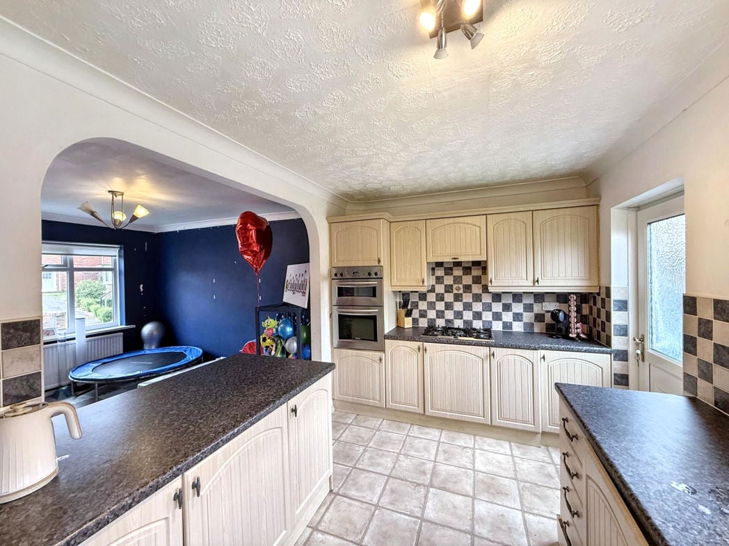 Property image 8 of 18