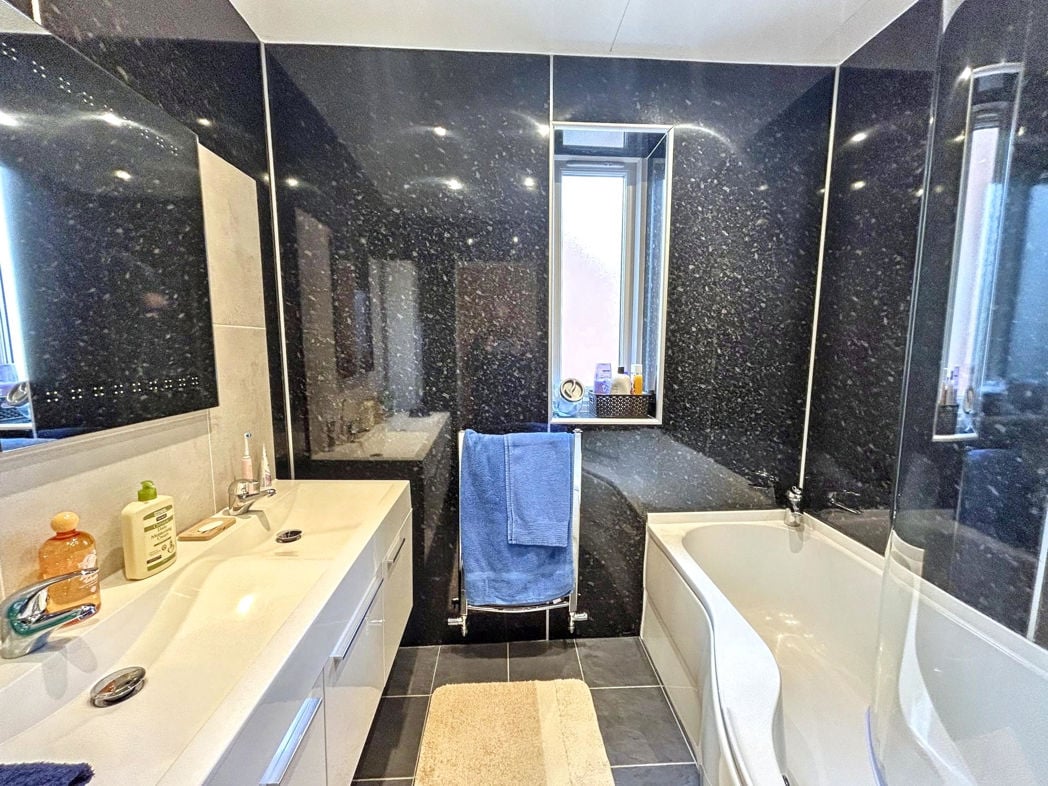 Property image 10 of 12
