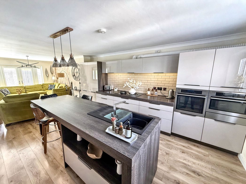 Property image 2 of 19