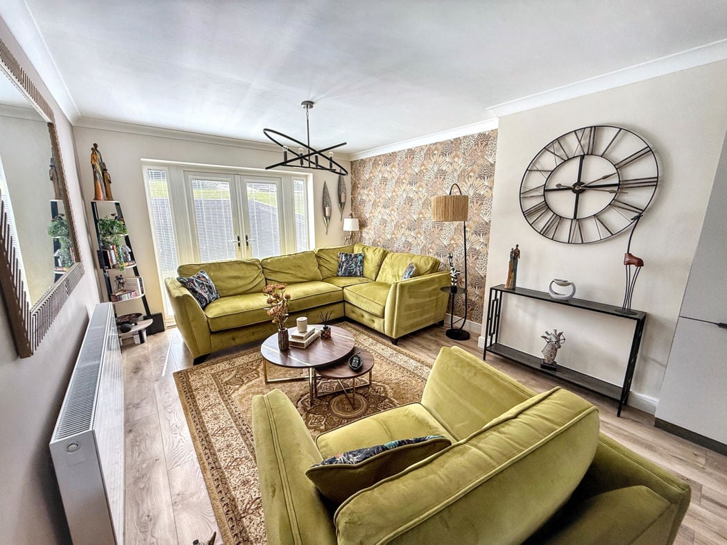 Property image 4 of 19