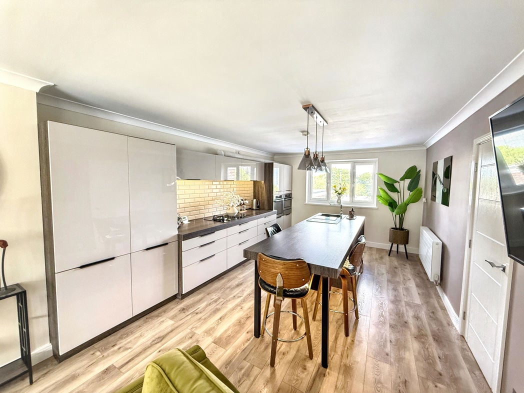 Property image 6 of 19