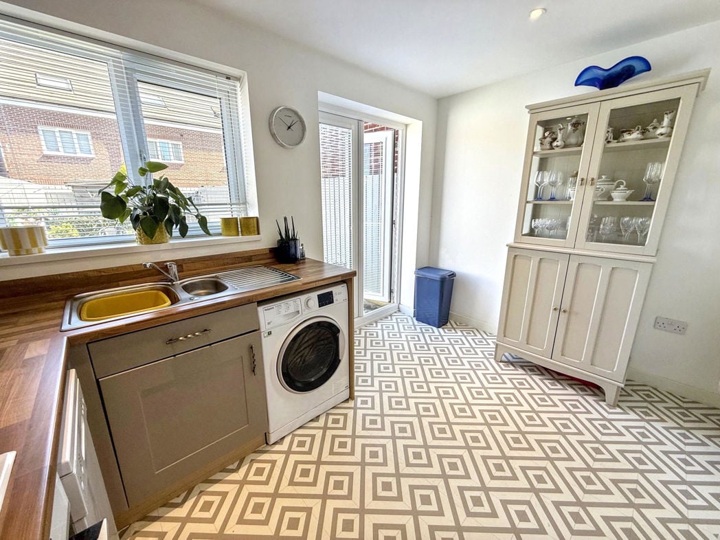 Property image 8 of 21