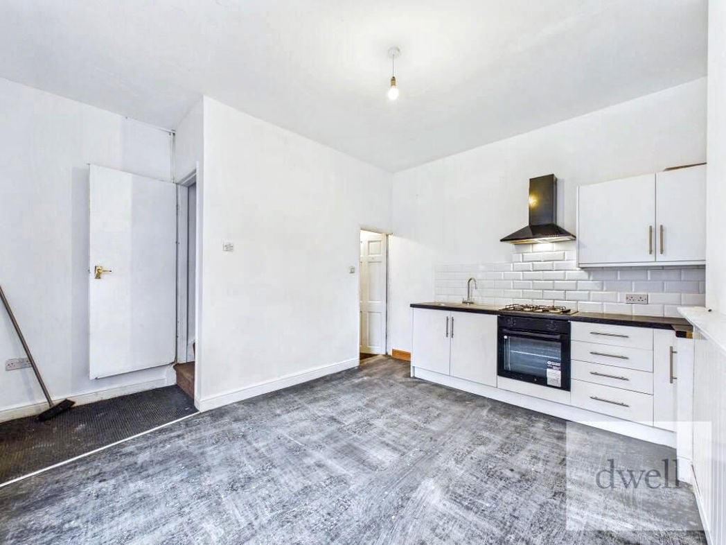 Property image 4 of 11
