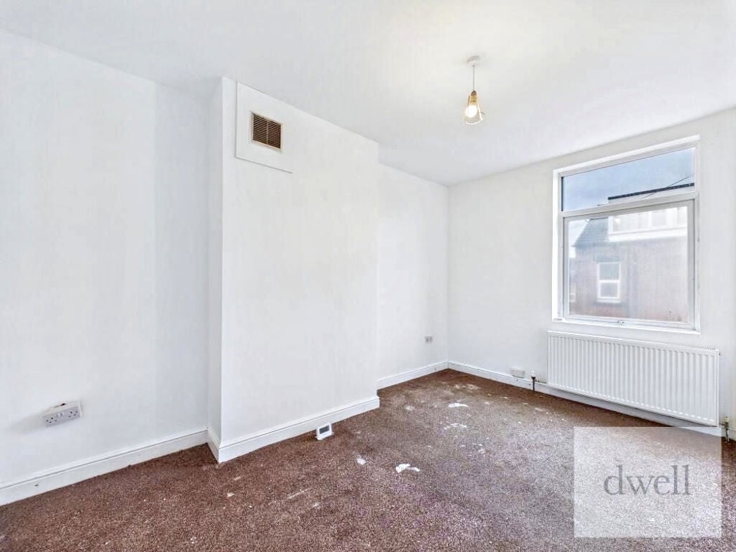 Property image 5 of 11