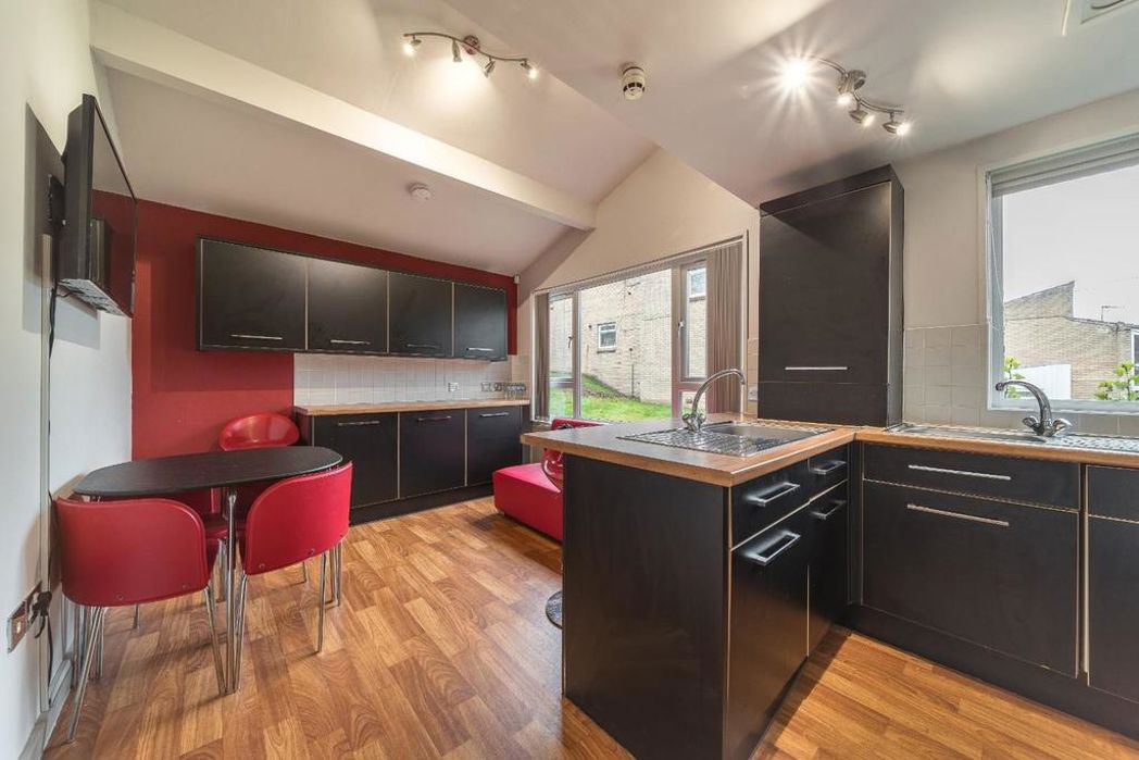 Property image 3 of 25