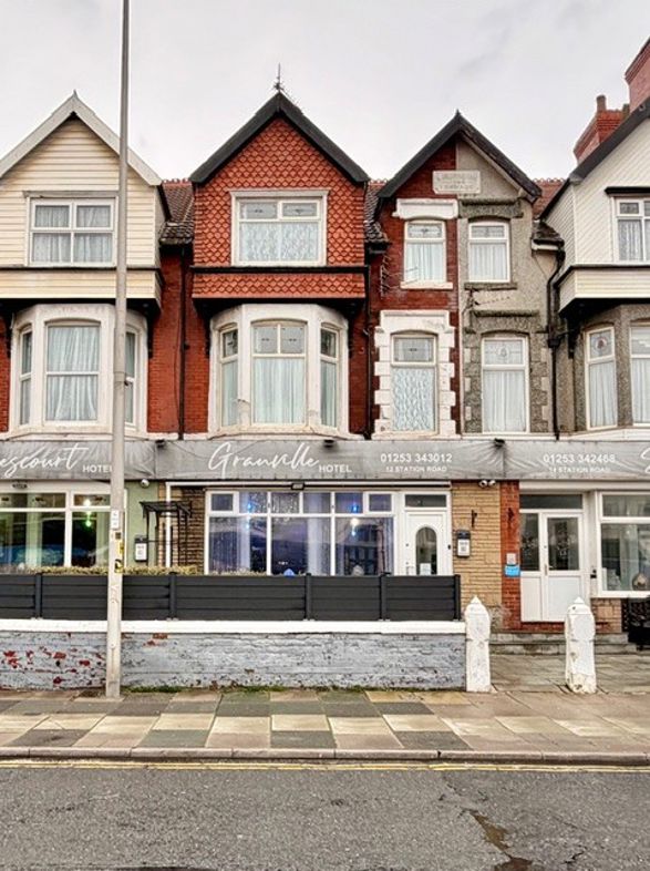 Property image 1 of 28