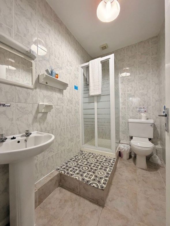 Property image 3 of 28