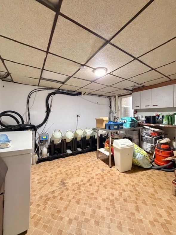 Property image 10 of 28