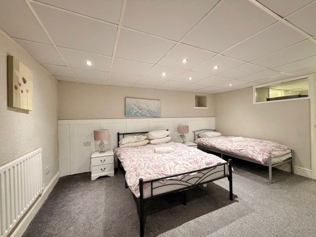 Property image 11 of 28