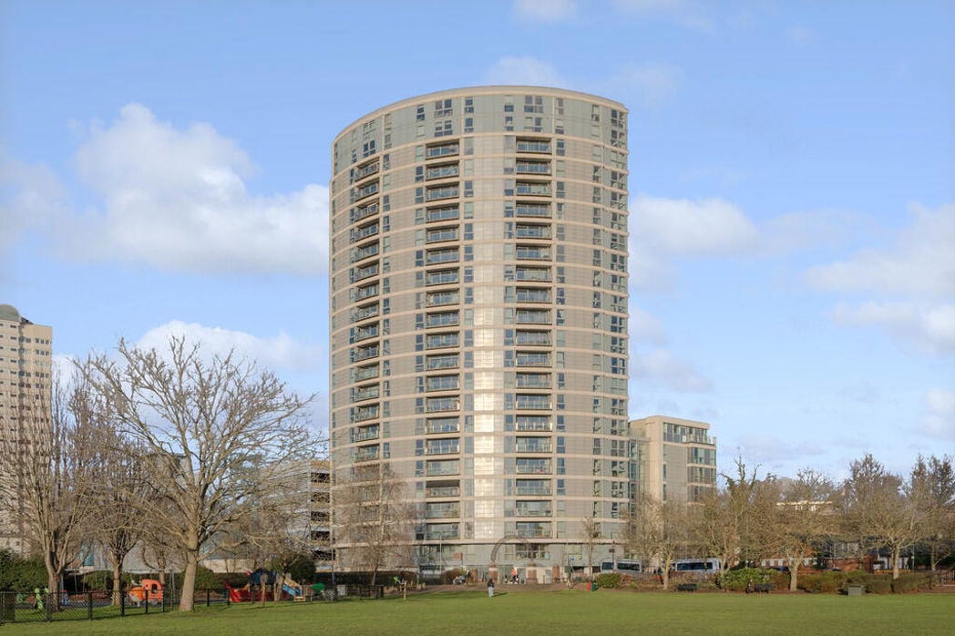 50 Argento Tower, London, SW18 4GA
