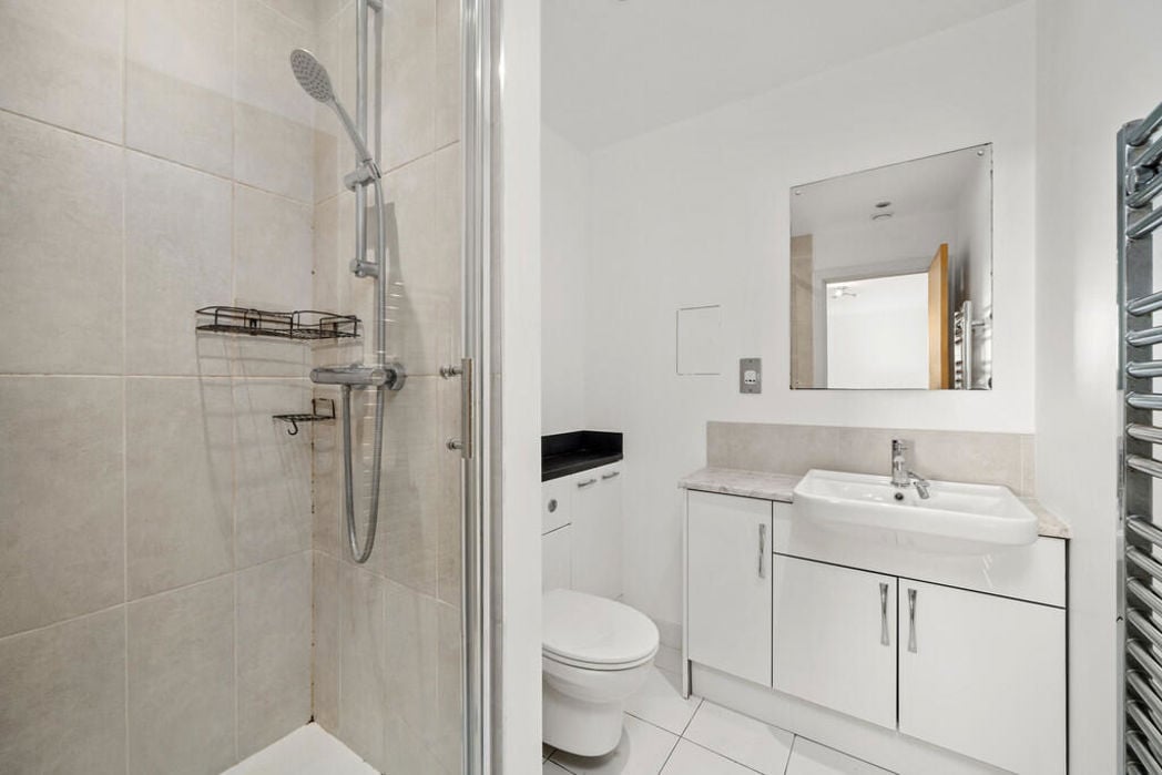 50 Argento Tower, London, SW18 4GA