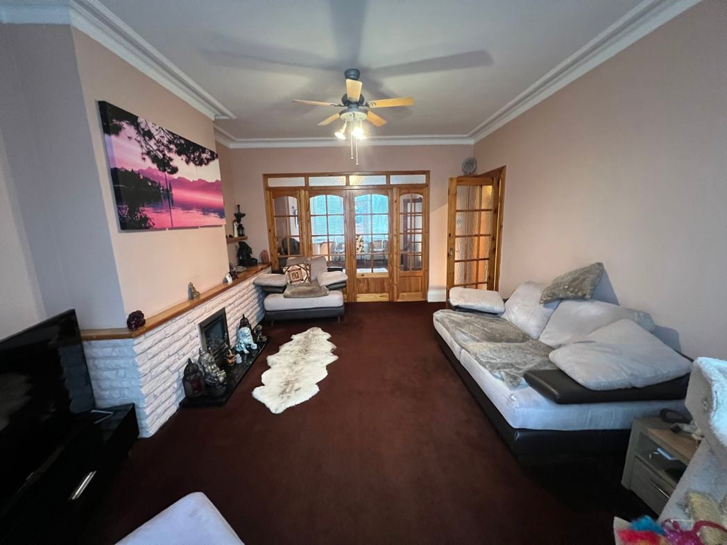 Property image 2 of 11