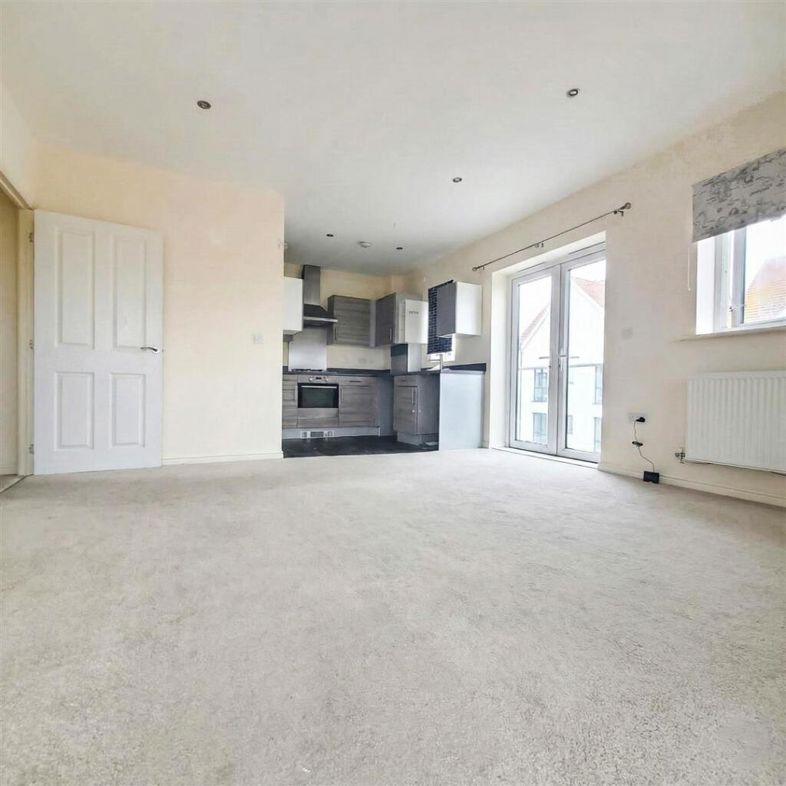 Property image 2 of 9