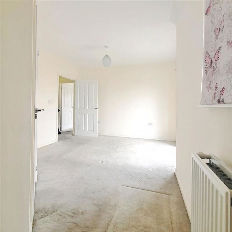 Property image 5 of 9