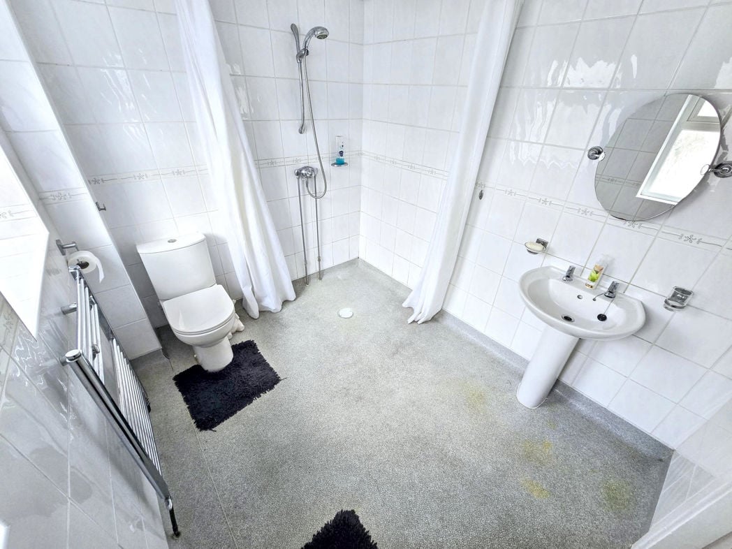 Property image 12 of 24