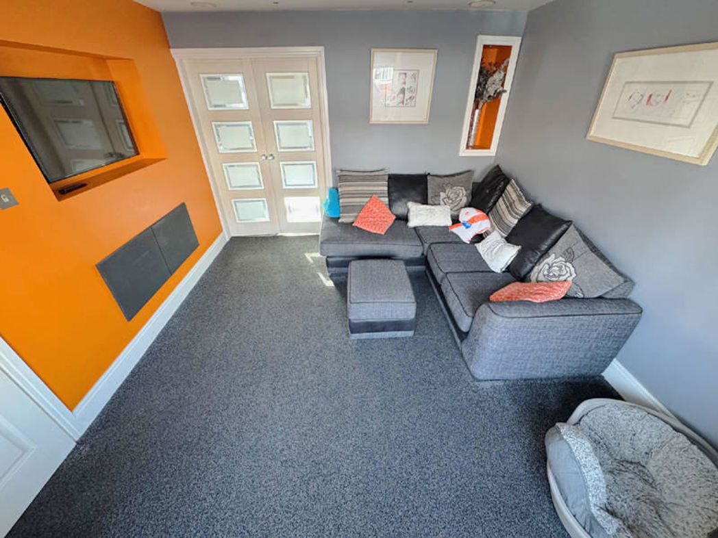 Property image 6 of 19