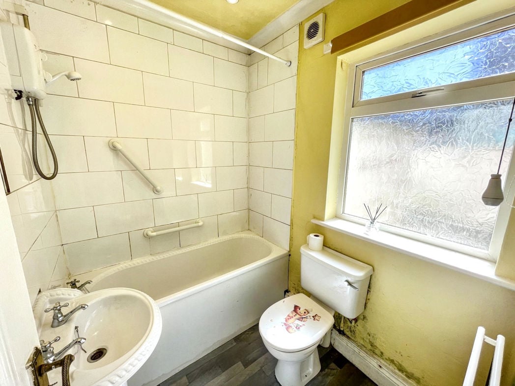 Property image 6 of 8