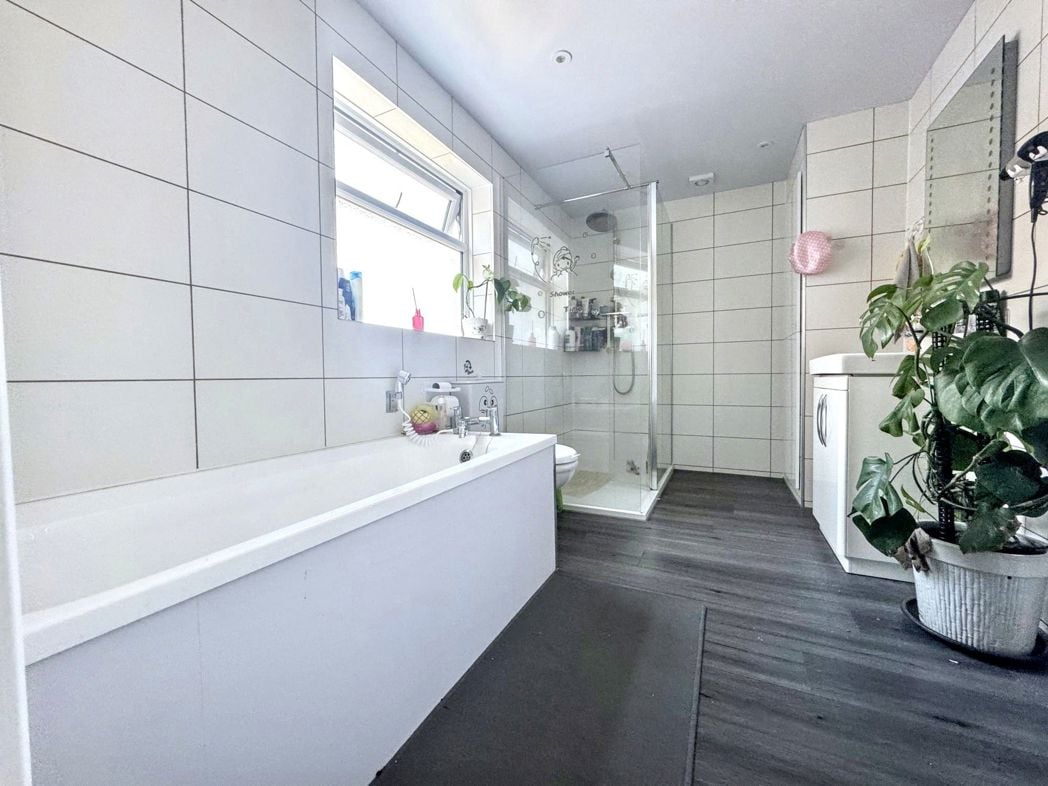 Property image 11 of 14