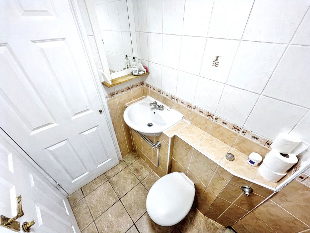 Property image 8 of 15