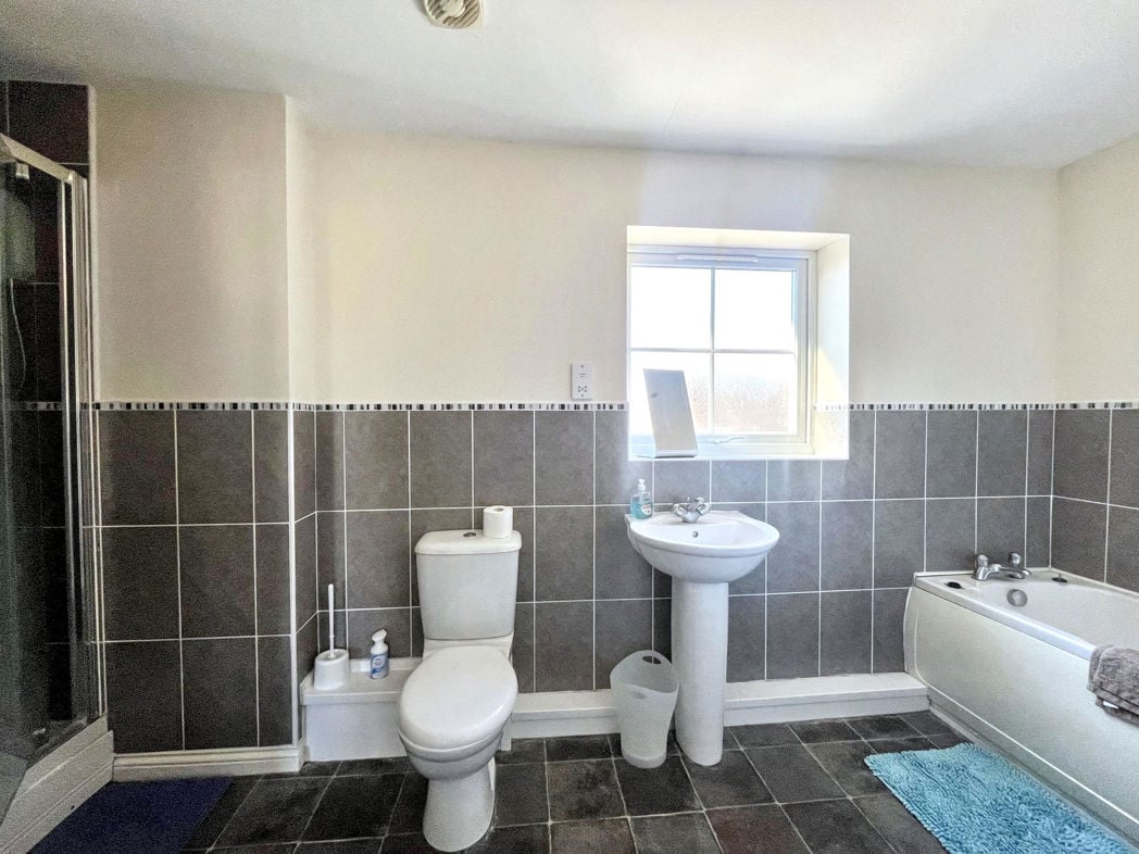 Property image 10 of 11