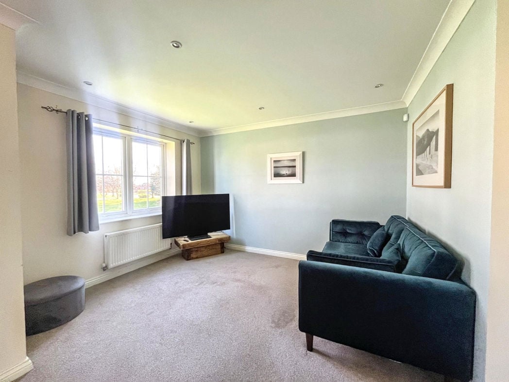 Property image 4 of 11