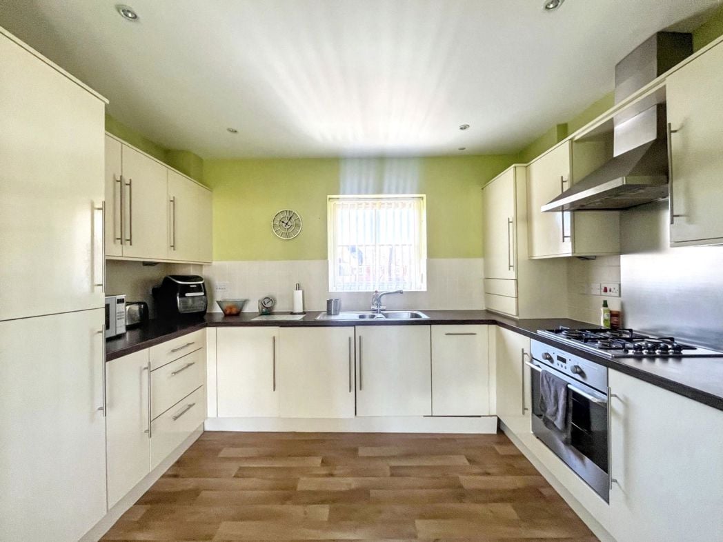 Property image 5 of 11