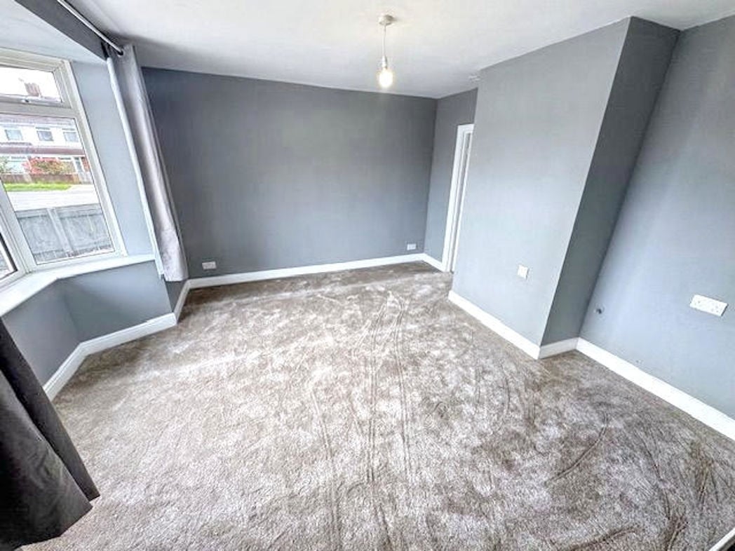 Property image 4 of 11