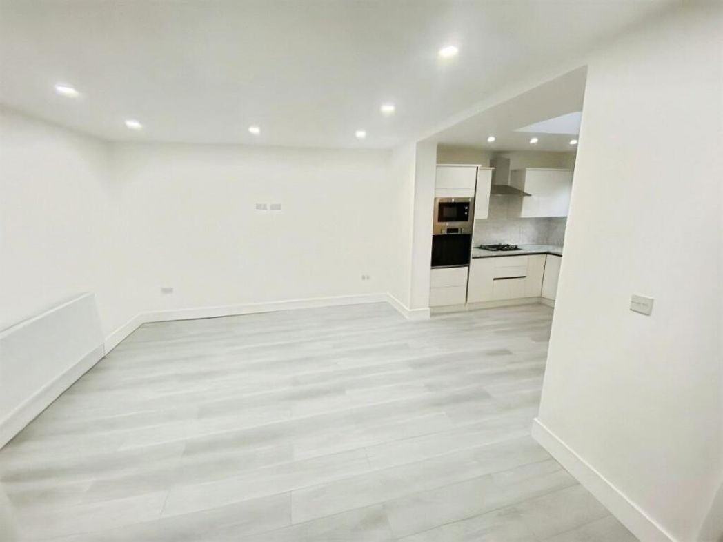 Property image 3 of 13