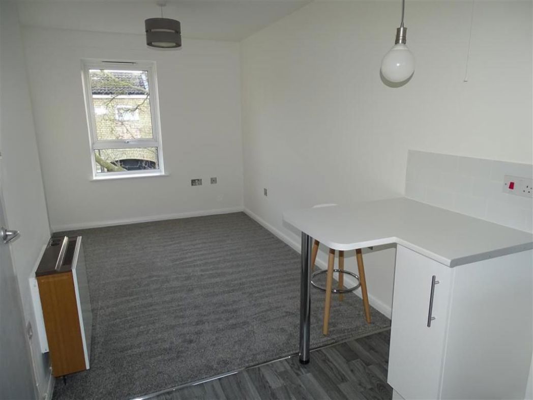 Property image 4 of 8