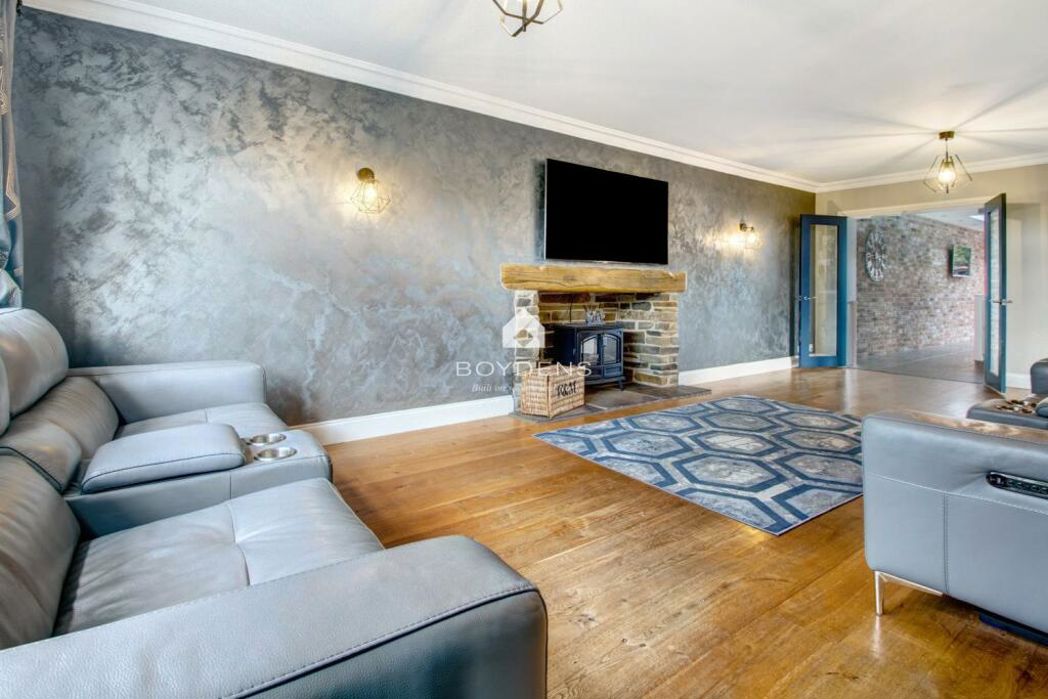 Property image 3 of 25